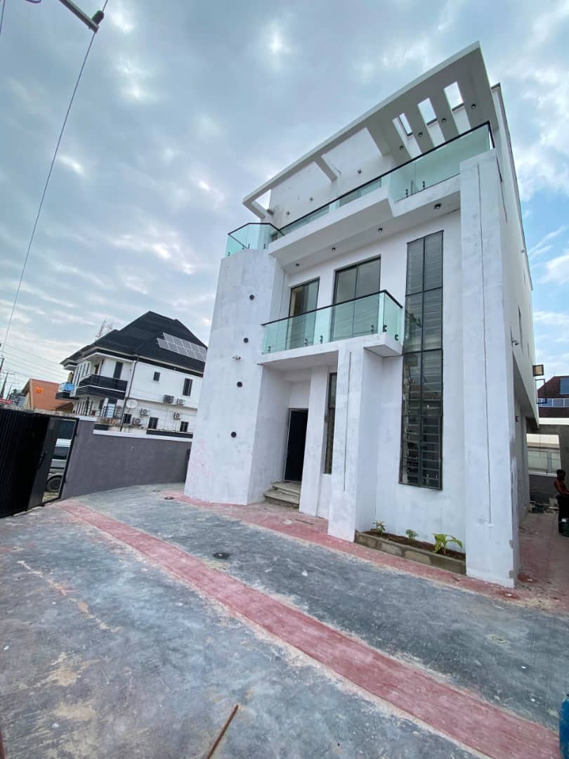LUXURIOUS 5 BEDROOM FULLY DETACHED DUPLEX WITH BQ