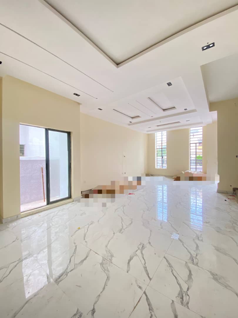 LUXURIOUS 5 BEDROOM FULLY DETACHED DUPLEX WITH BQ