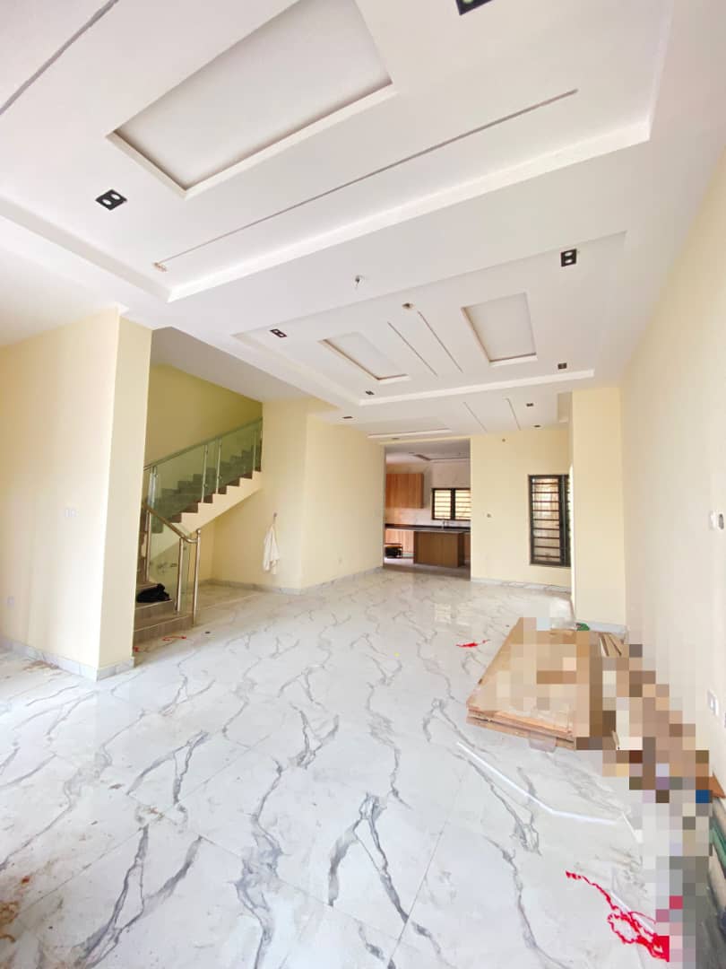 LUXURIOUS 5 BEDROOM FULLY DETACHED DUPLEX WITH BQ