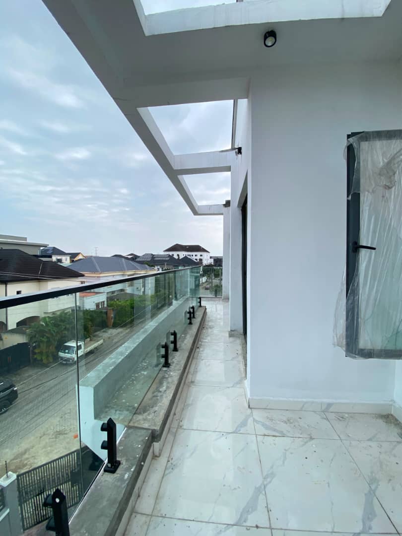 LUXURIOUS 5 BEDROOM FULLY DETACHED DUPLEX WITH BQ