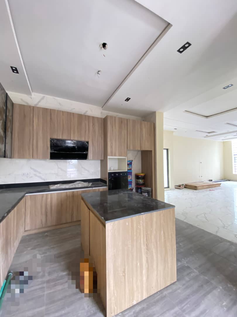 LUXURIOUS 5 BEDROOM FULLY DETACHED DUPLEX WITH BQ