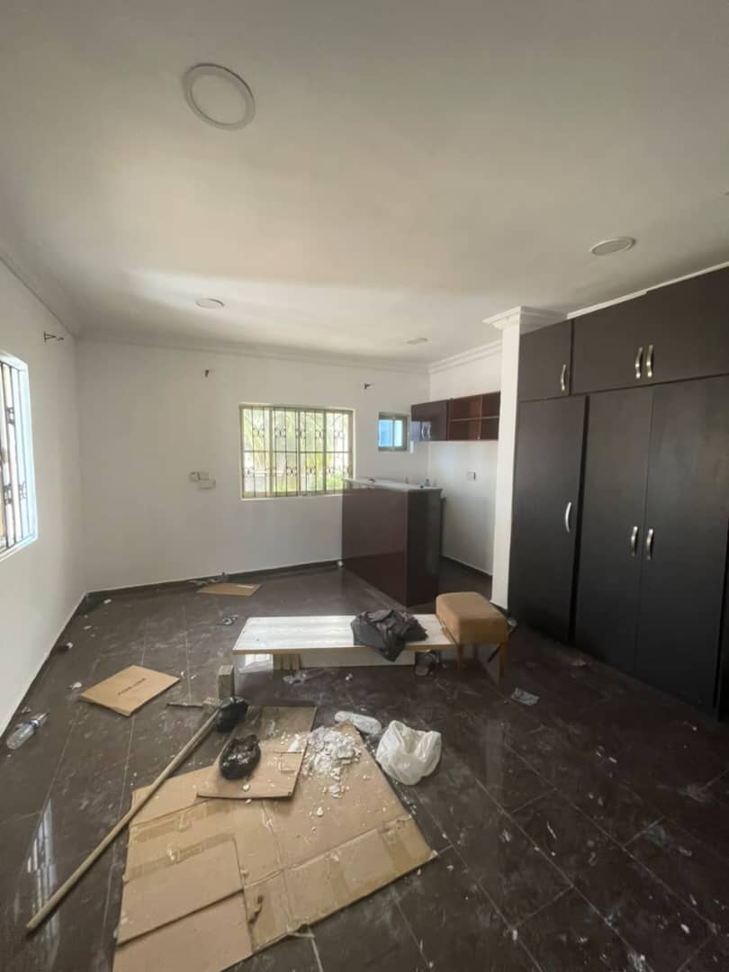 Spacious Room Self Contain Top Floor