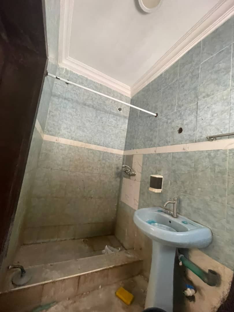 Spacious Room Self Contain Top Floor