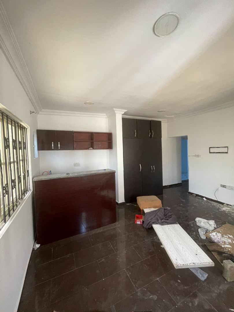 Spacious Room Self Contain Top Floor