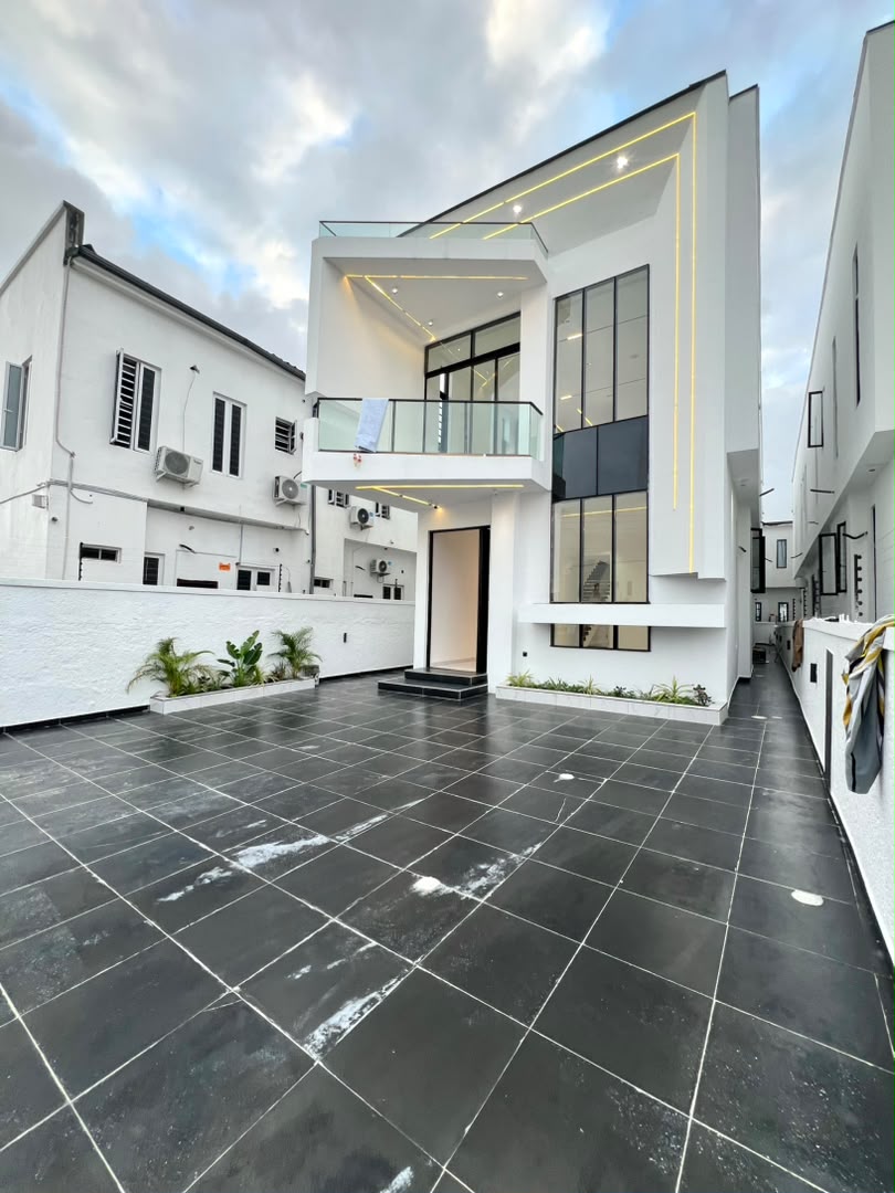 5 BEDROOM DETACHED DUPLEX WITH SWIMMING POOL AND BQ