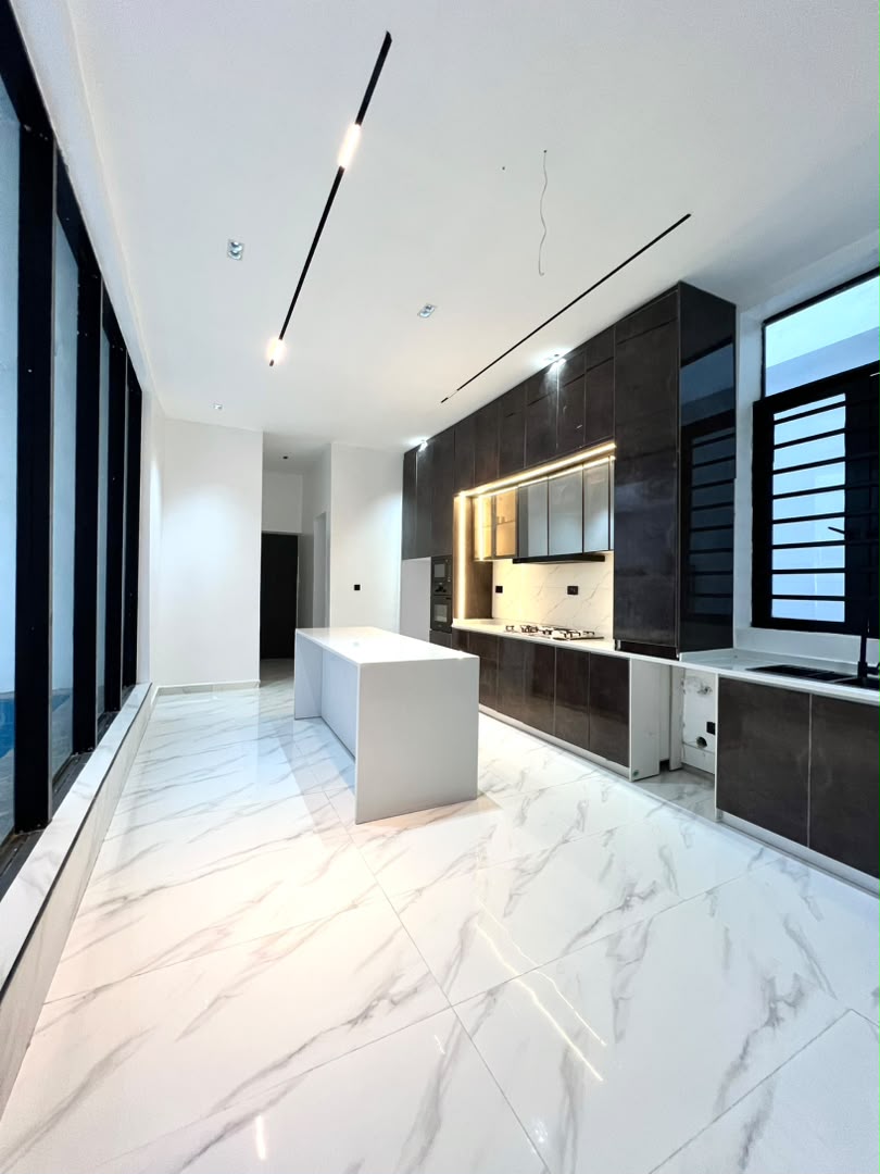 5 BEDROOM DETACHED DUPLEX WITH SWIMMING POOL AND BQ
