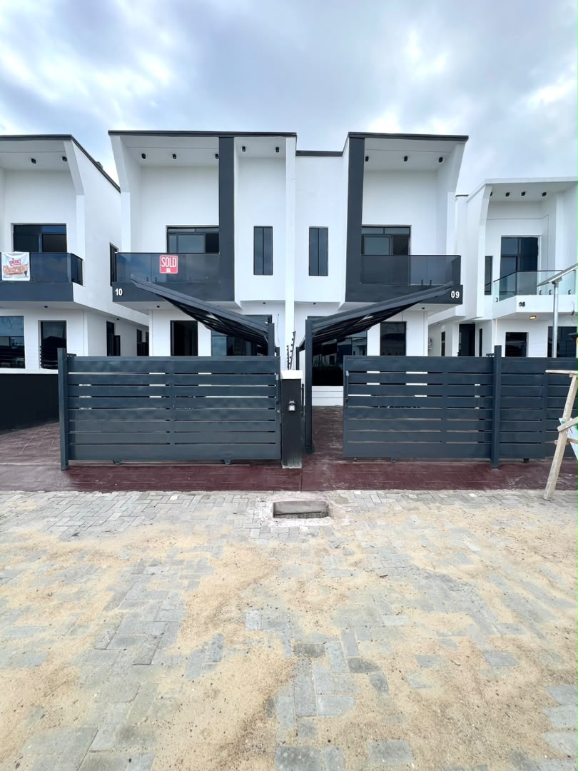 4 BEDROOM SEMI-DETACHED DUPLEX WITH BQ