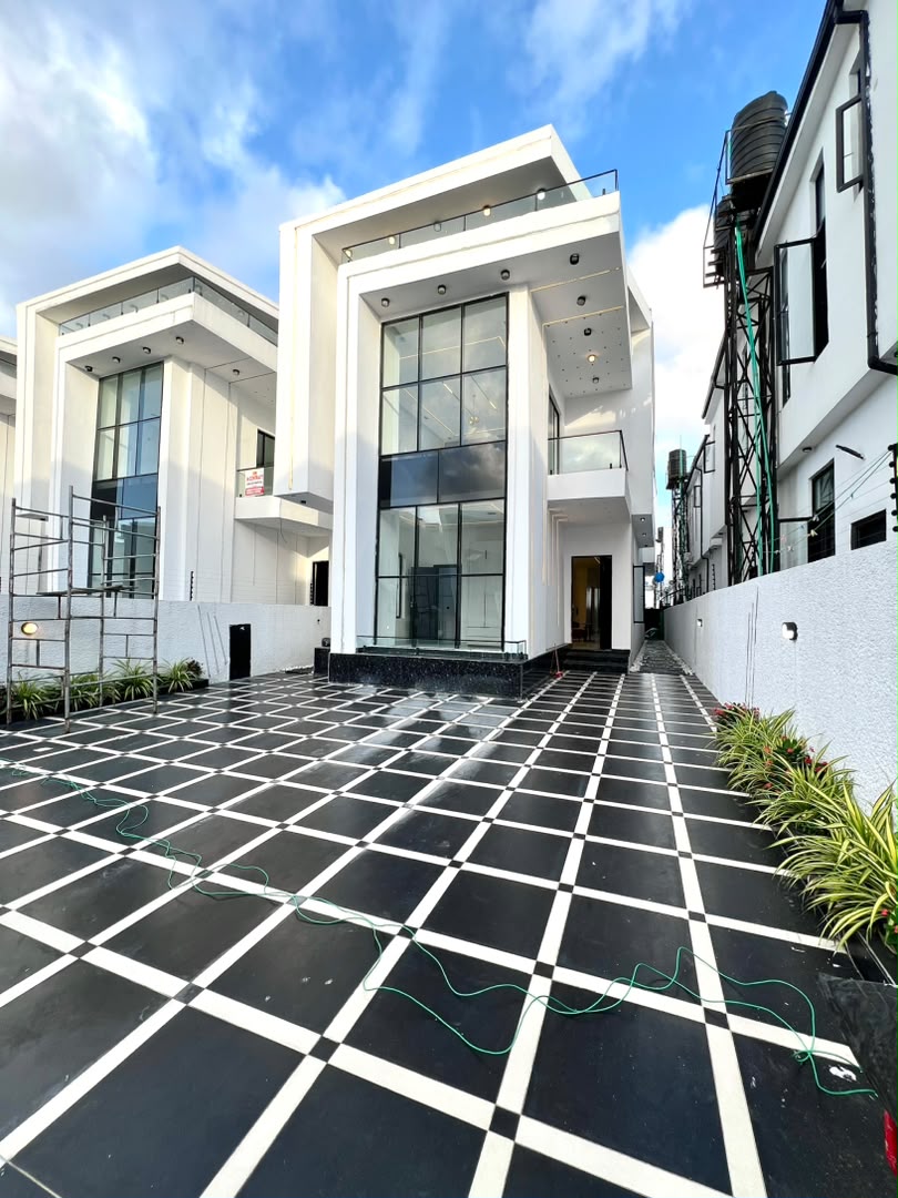 5 BEDROOM DETACHED DUPLEX WITH SWIMMING POOL AND BQ