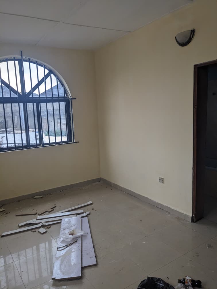 1 Bedroom Mini Flat With Spacious Kitchen
