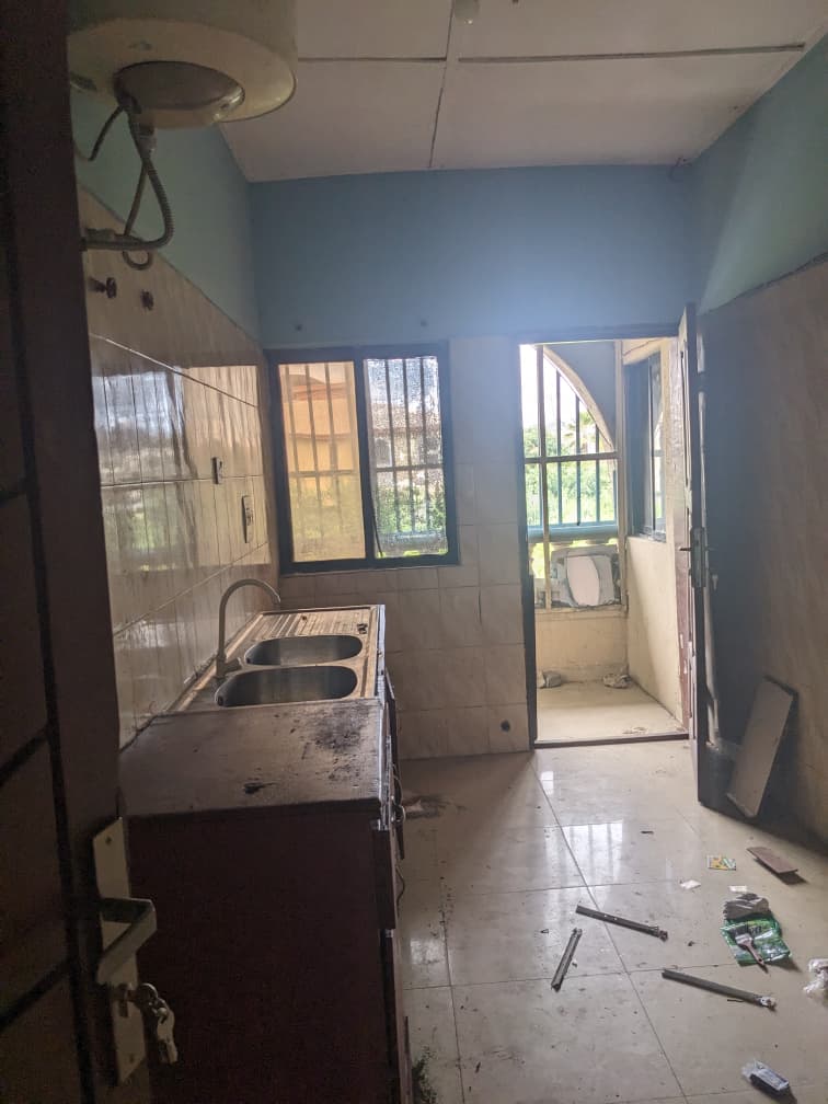 1 Bedroom Mini Flat With Spacious Kitchen