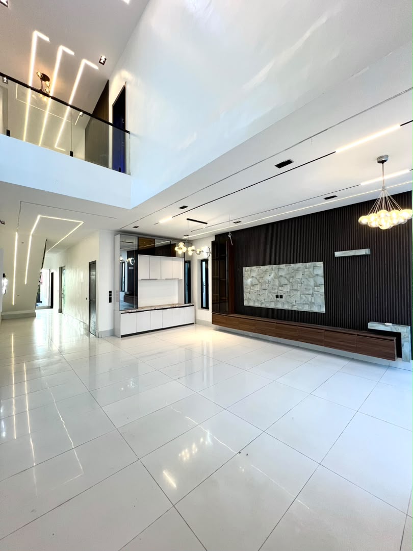 5 BEDROOM DETACHED DUPLEX WITH AND BQ