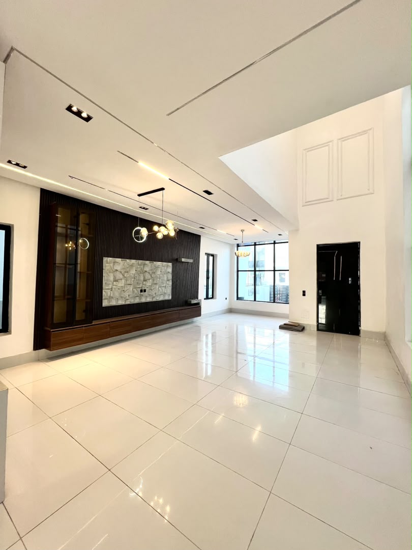 5 BEDROOM DETACHED DUPLEX WITH AND BQ
