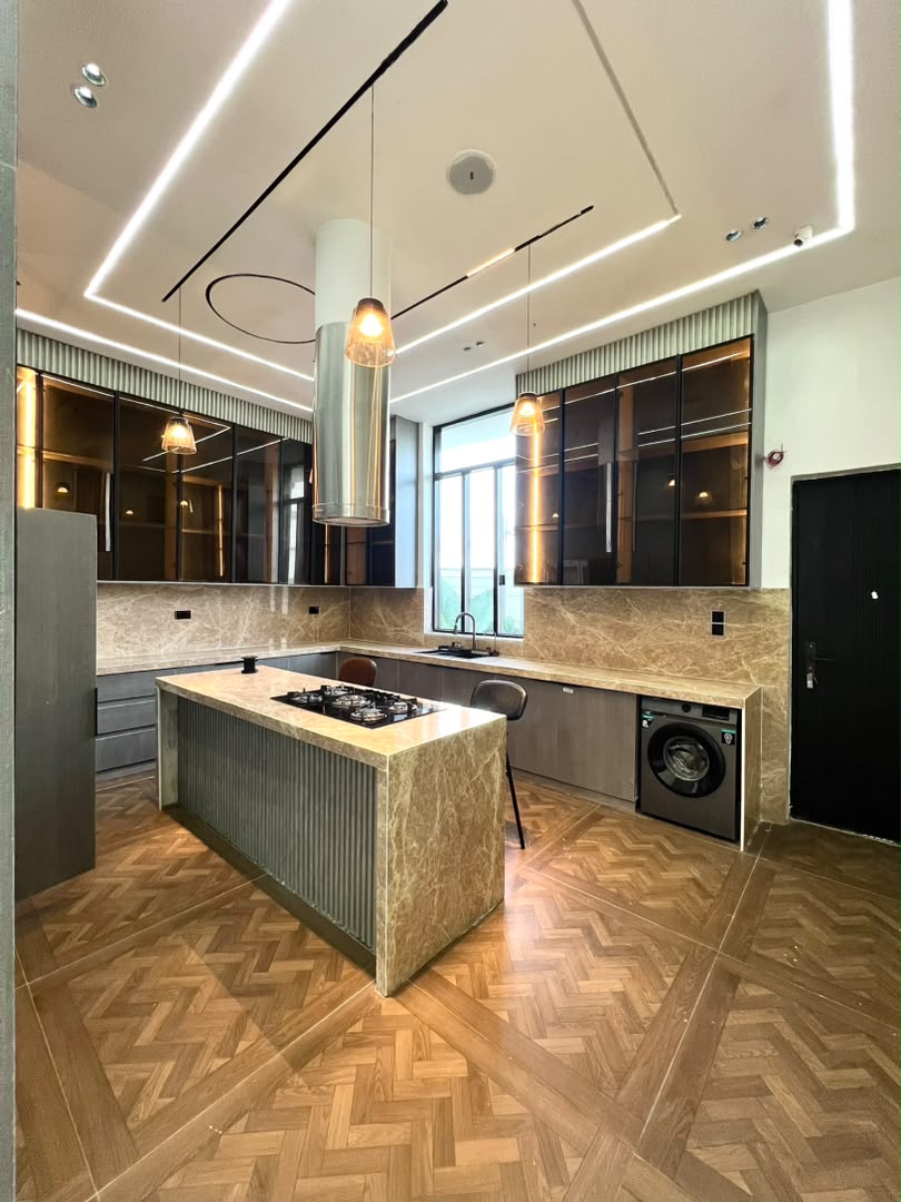 5 BEDROOM DETACHED DUPLEX WITH BQ