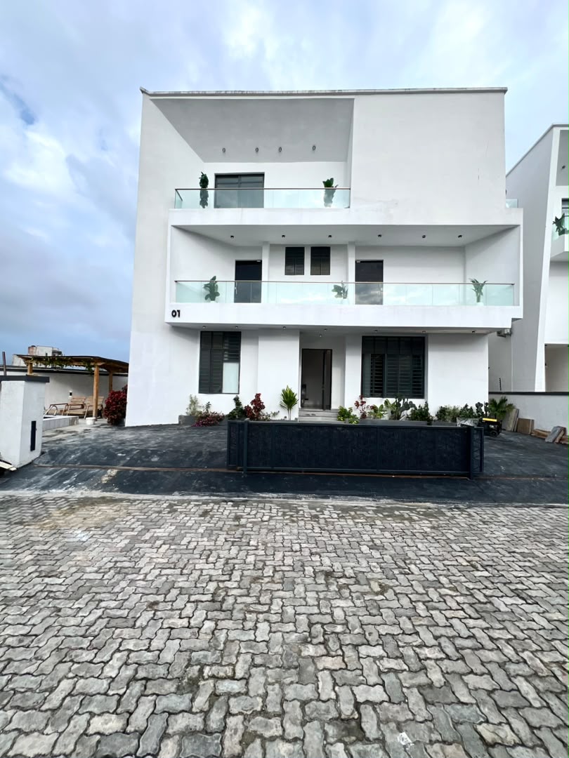 5 BEDROOM DETACHED DUPLEX WITH SWIMMING POOL, CINEMA, GYM & BQ