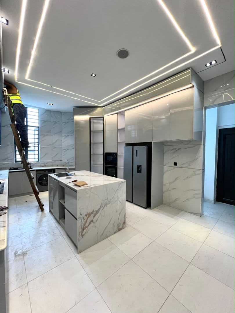 5 BEDROOM DETACHED DUPLEX WITH SWIMMING POOL, CINEMA, GYM & BQ