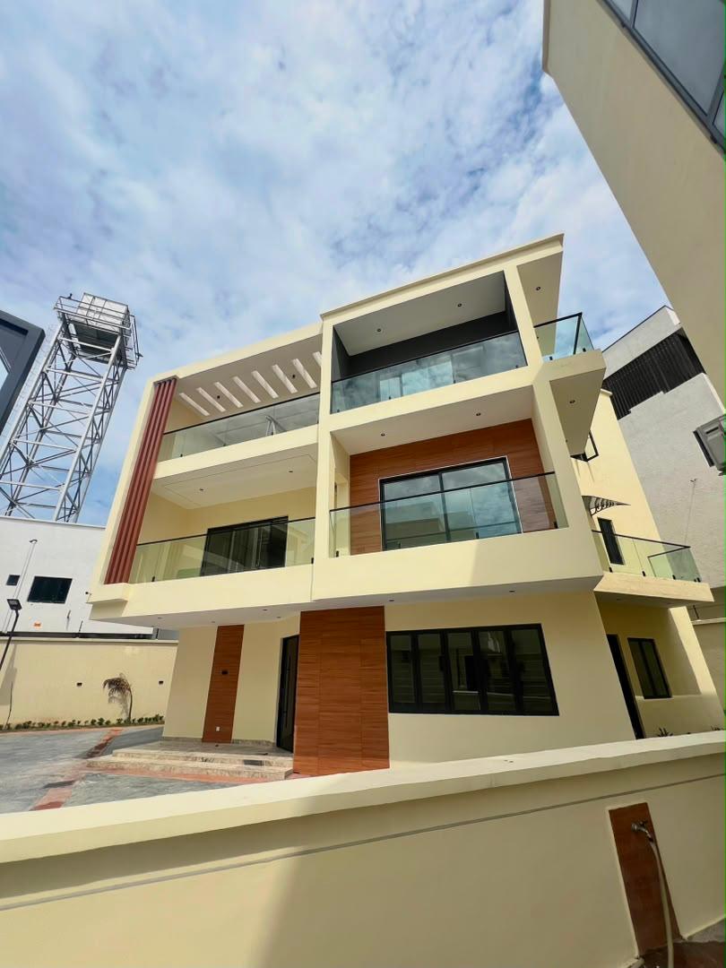 Luxury 5 Bedroom Duplex With BQ, Office Space, Gym, And Swimming pool
