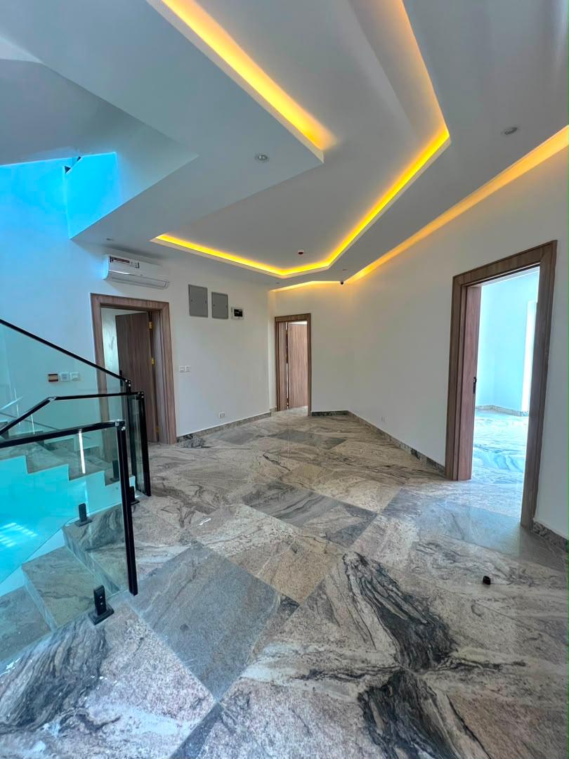 Luxury 5 Bedroom Duplex With BQ, Office Space, Gym, And Swimming pool