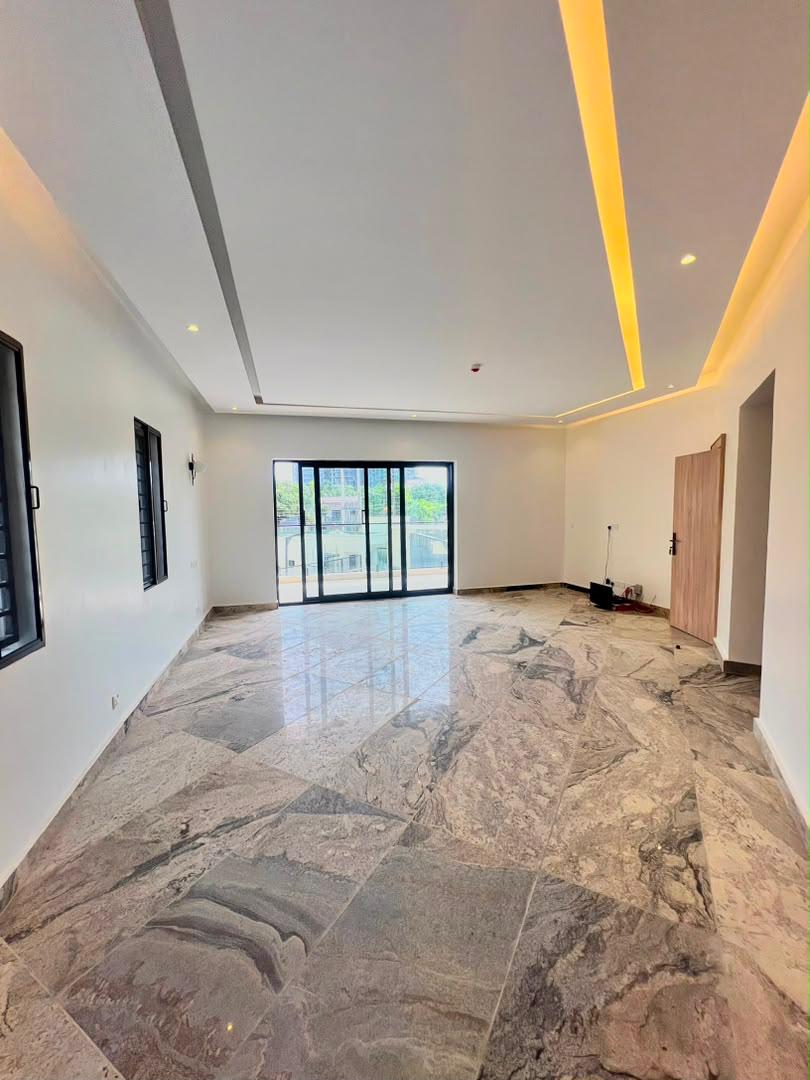 Luxury 5 Bedroom Duplex With BQ, Office Space, Gym, And Swimming pool