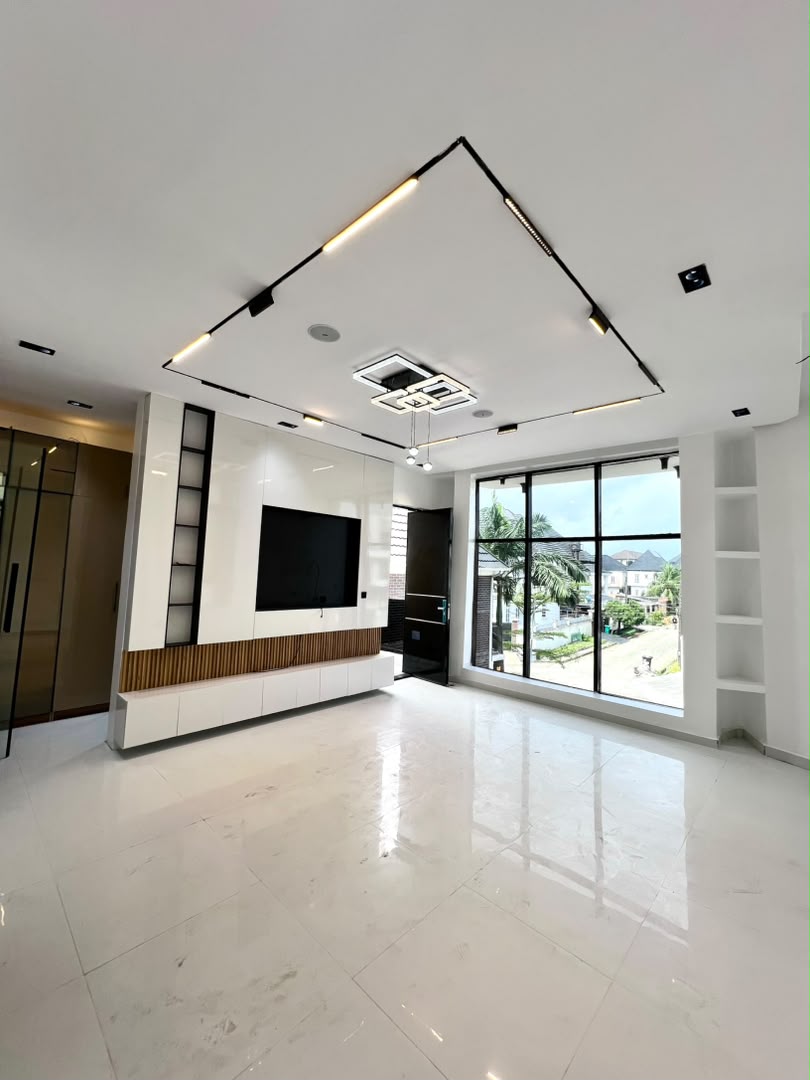 5 BEDROOM DETACHED DUPLEX WITH SWIMMING POOL AND BQ