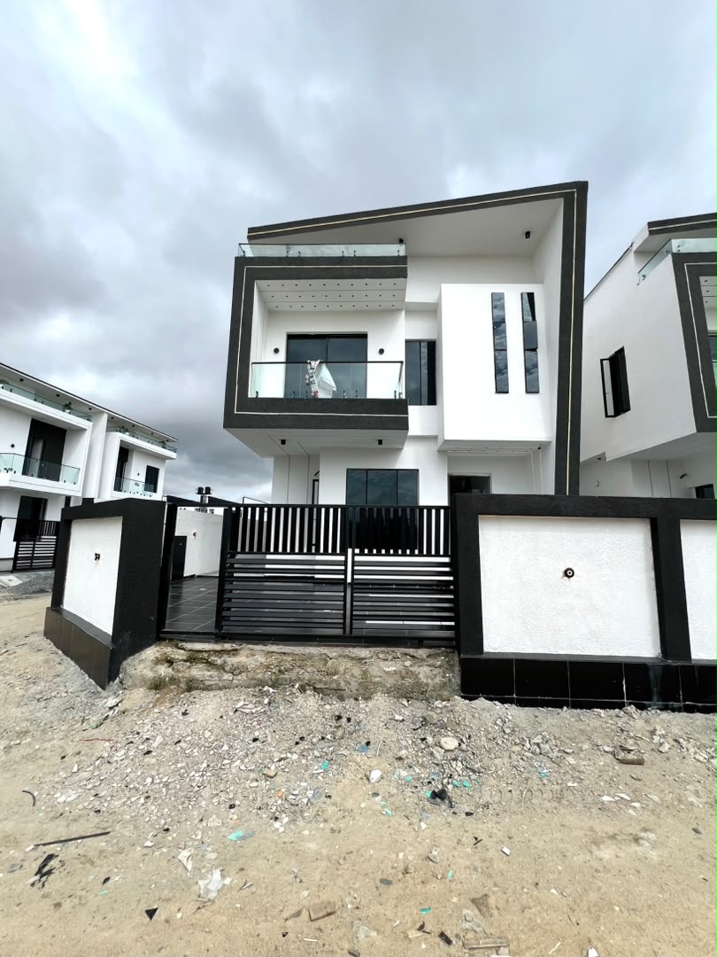 4 BEDROOM DETACHED DUPLEX WITH BQ