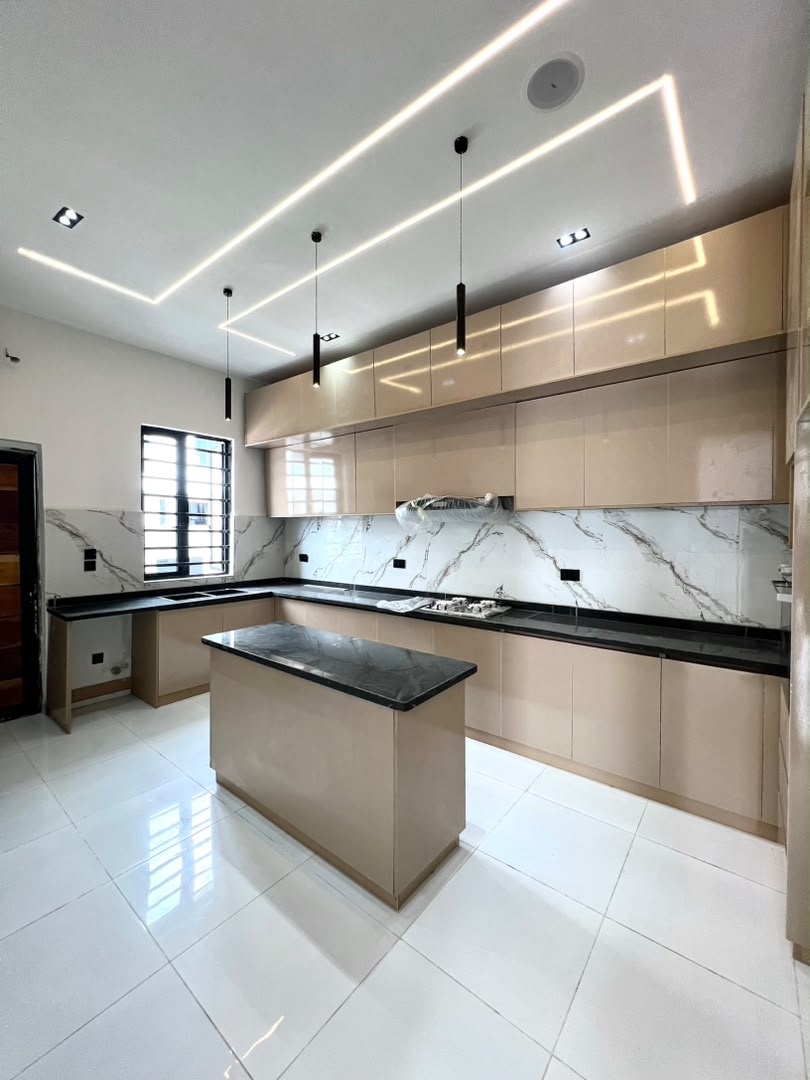 4 BEDROOM DETACHED DUPLEX WITH BQ