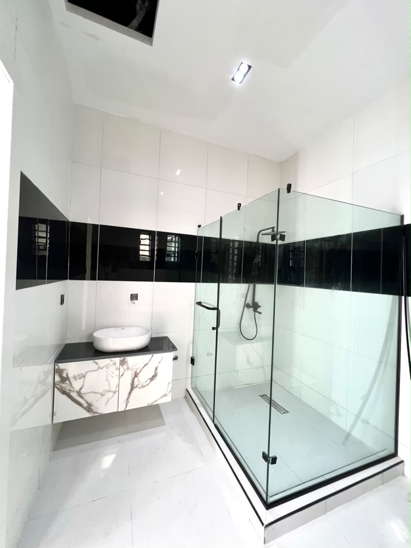 4 BEDROOM DETACHED DUPLEX WITH BQ