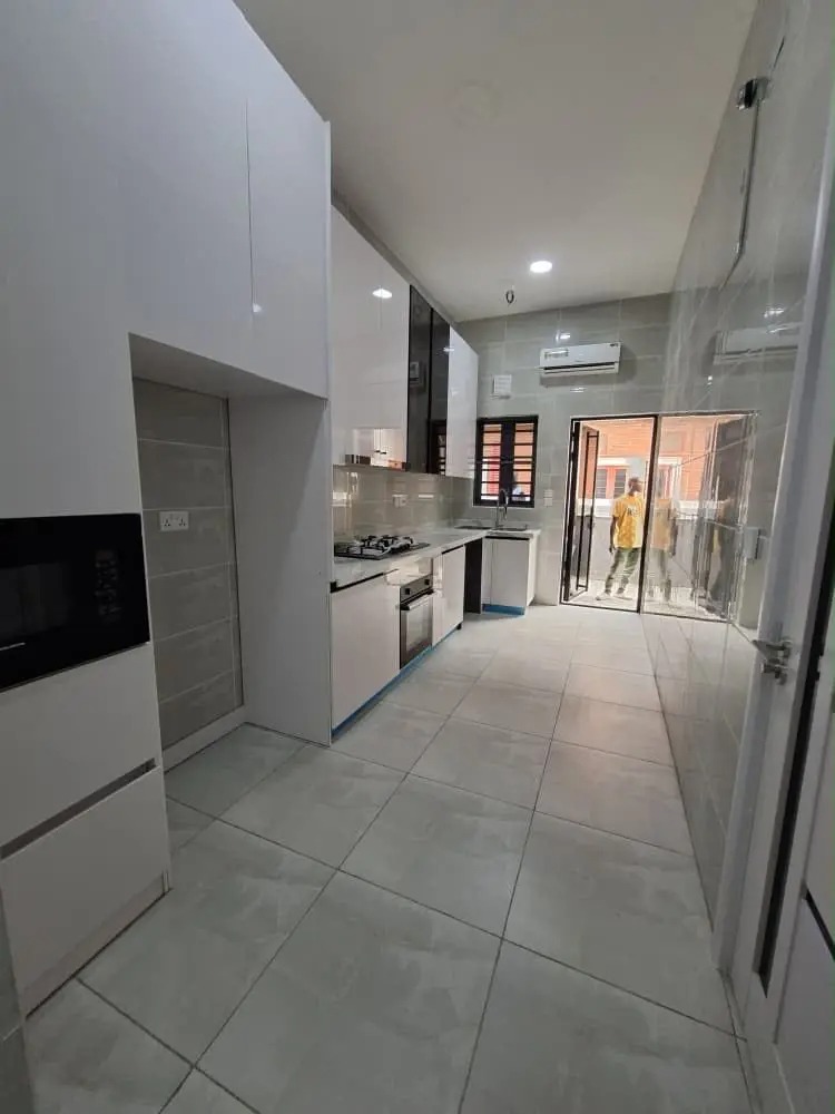 Luxurious 4 Bedroom Terrace Duplex in Oniru