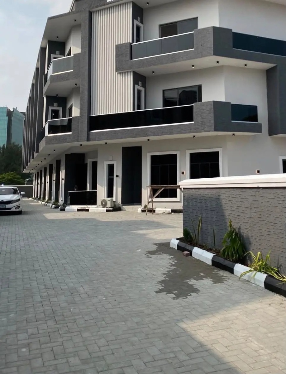 Luxurious 4 Bedroom Terrace Duplex in Oniru