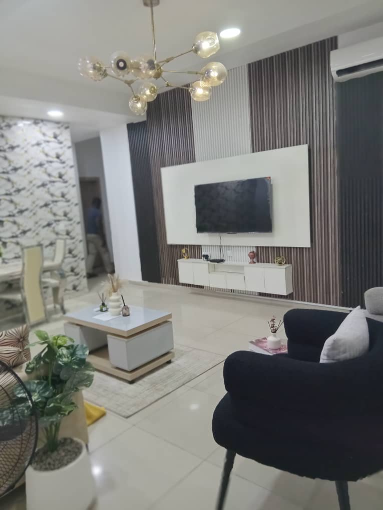 Fully Serviced Spacious 3 Bedroom Flat