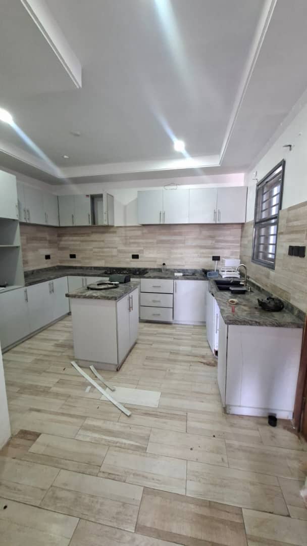 Spacious 2 Bedroom Apartment (2nd floor)