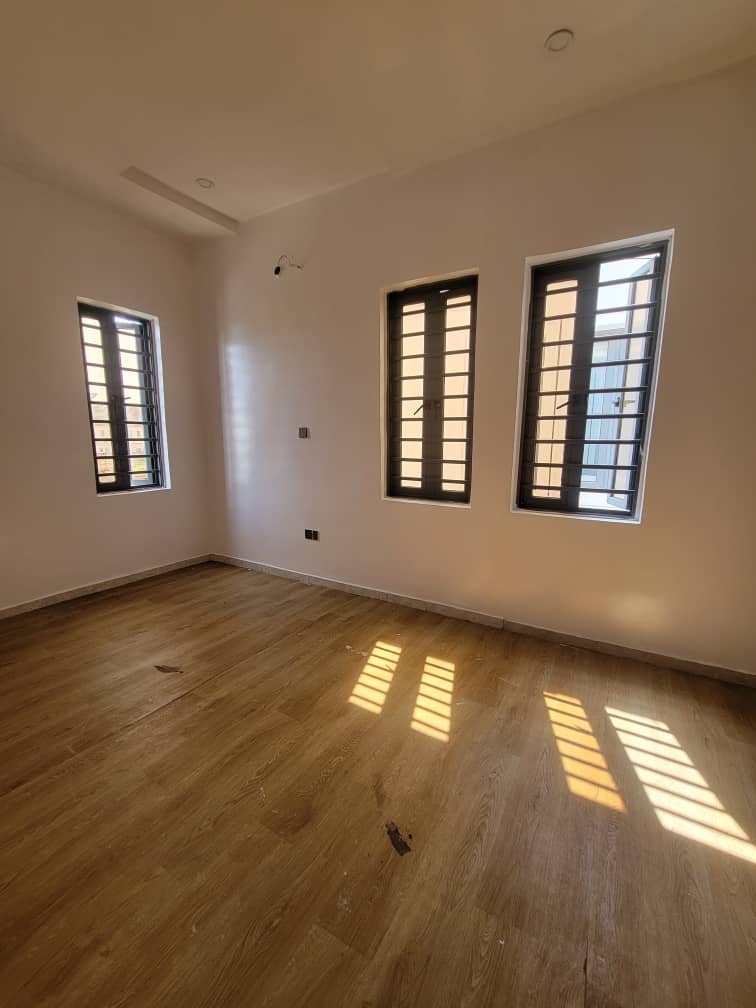 3 Bedroom Apartment And BQ