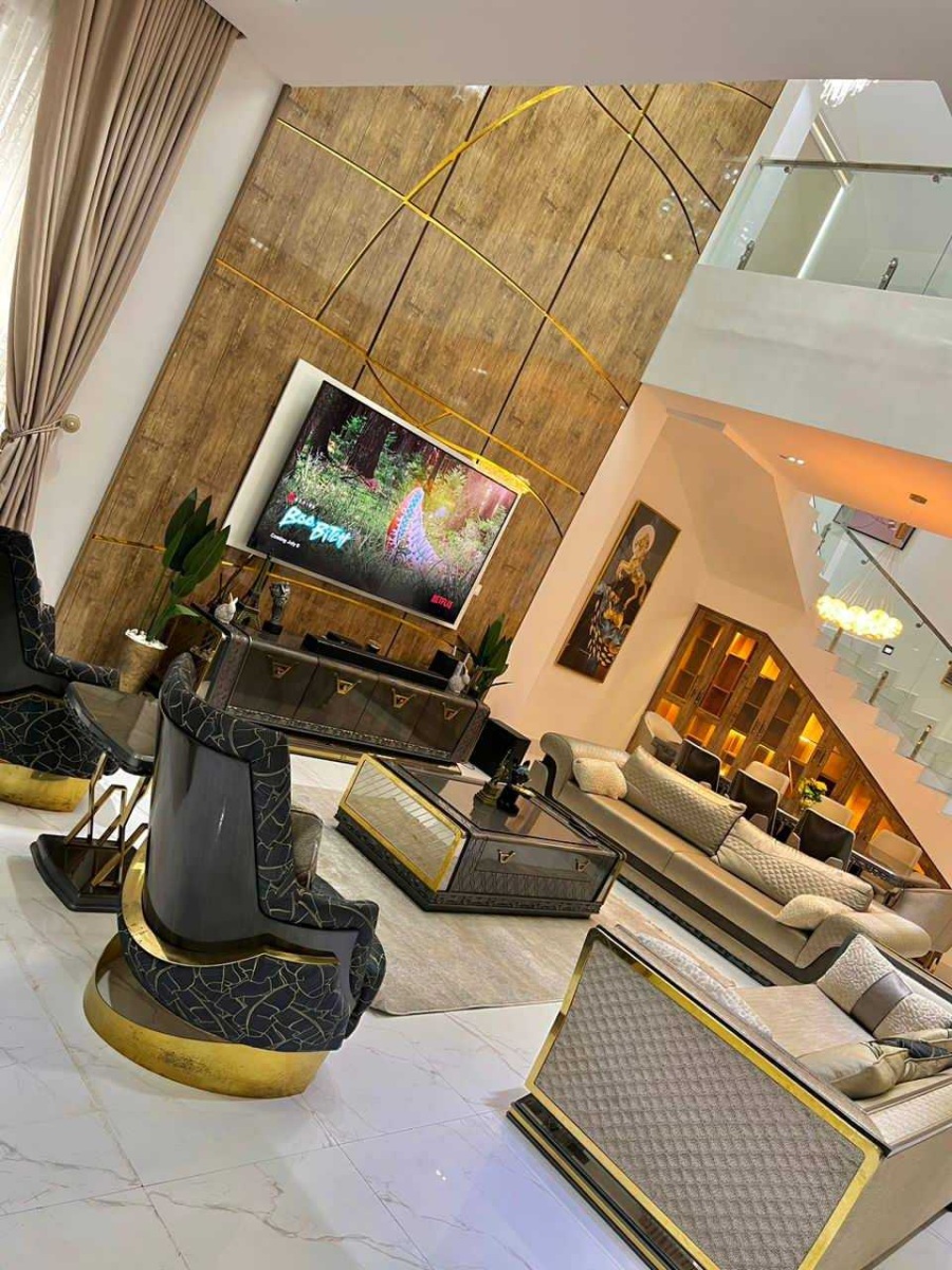 Luxury 5 Bedroom Duplex Available for Shortlet
