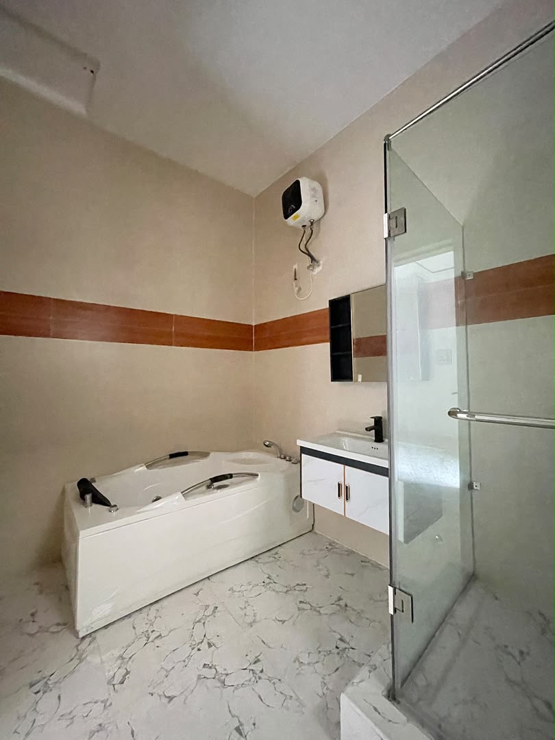 Serviced 4 Bedroom Terrace with Pool & Gym | Ajah