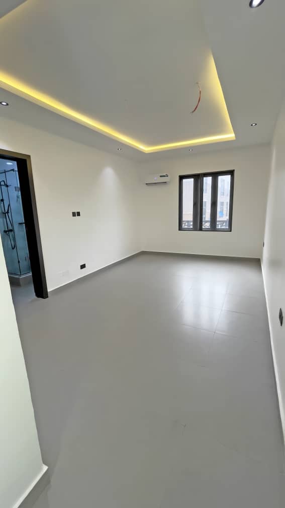 FULLY SERVICED 3 BEDROOM APARTMENT