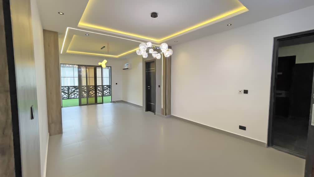 FULLY SERVICED 3 BEDROOM APARTMENT