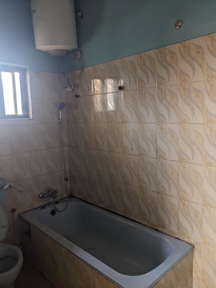 1 Bedroom Mini Flat With Spacious Kitchen