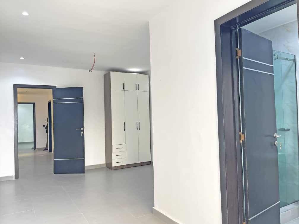 FULLY SERVICED 3 BEDROOM APARTMENT