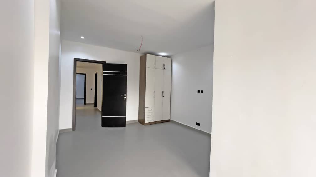 FULLY SERVICED 3 BEDROOM APARTMENT