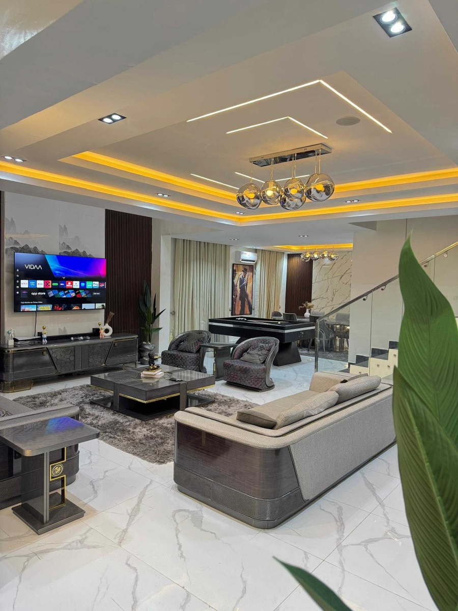 Luxury 6 Bedroom Duplex Available for Shortlet