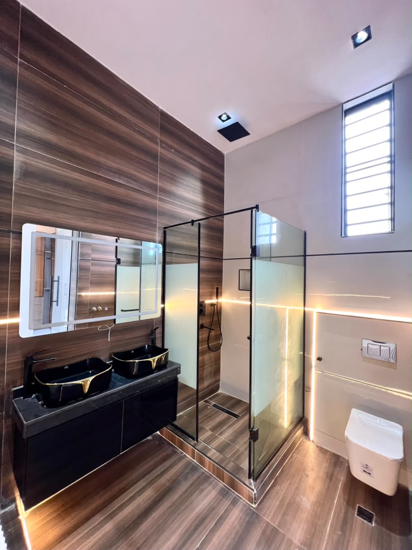 5 BEDROOM DETACHED DUPLEX WITH SWIMMING POOL AND BQ