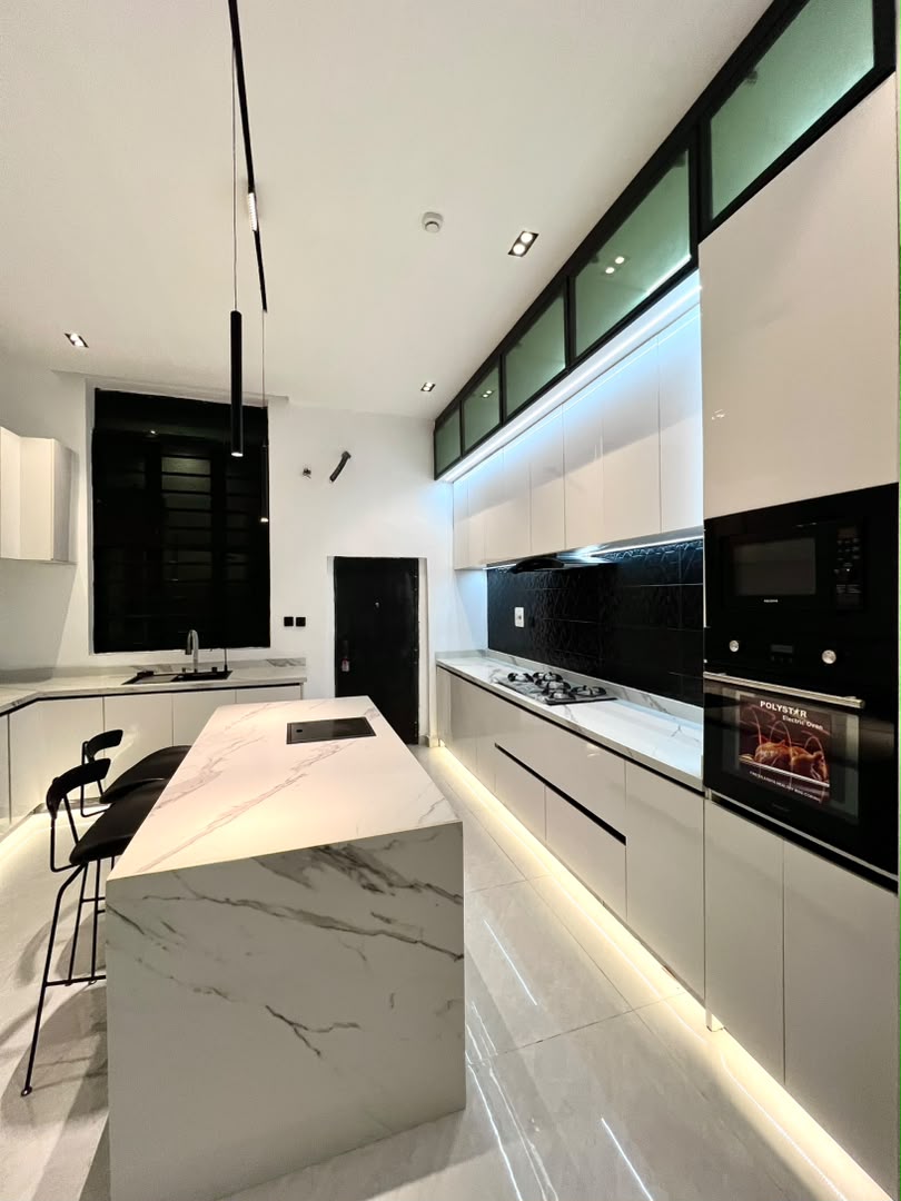 5 BEDROOM DETACHED DUPLEX WITH SWIMMING POOL, CINEMA, GYM AND BQ